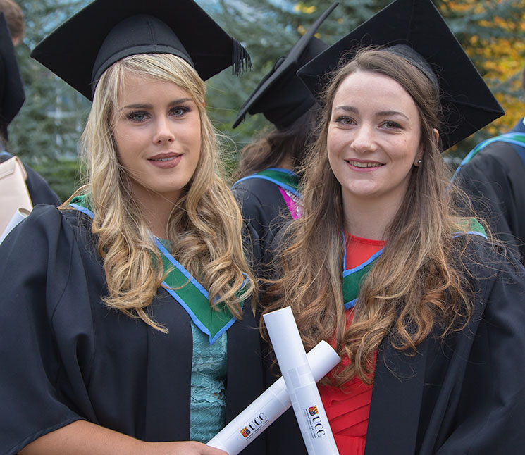 2016 BSc in Biochemistry graduates: Niamh O’Mahony and Linda Murphy.