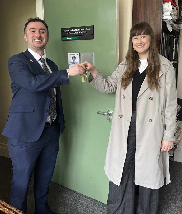 Quercus Active Citizenship Scholar & new UCCSU President, Katie Halpin Hill, gets the keys to her office from outgoing President, Colm Foley